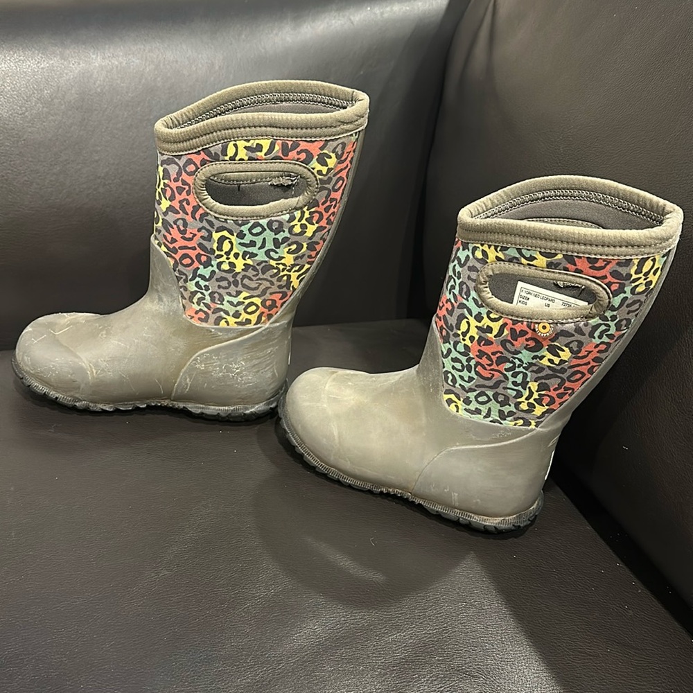 Girls Bogs size 10